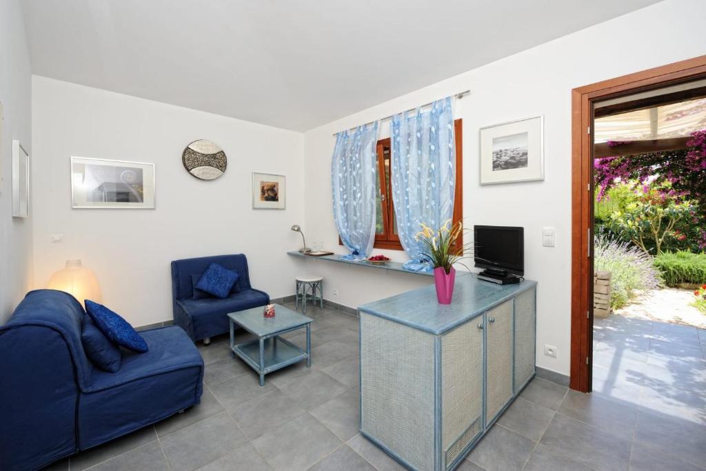 Poisson Rouge Hotel Bonifacio  Room photo
